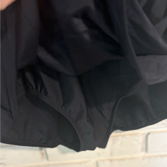 Lands' End Black 1 piece swimsuit. Size 16, full coverage style. EUC - Picture 4 of 7